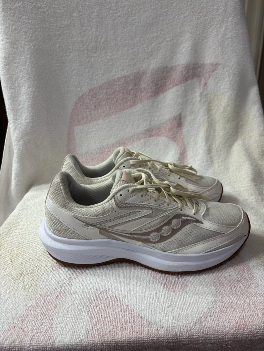 Saucony Cohesion 17 Running
Shoe - Women's Sz 9.5 Color Pearl Ivory/Gum Mauve